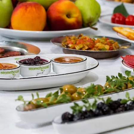 Stonehouse Gæstehus 4*